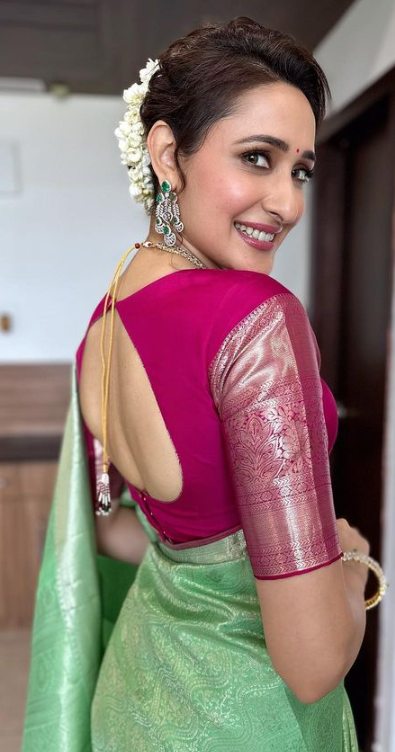 Pragya Jaiswal biography in Hindi