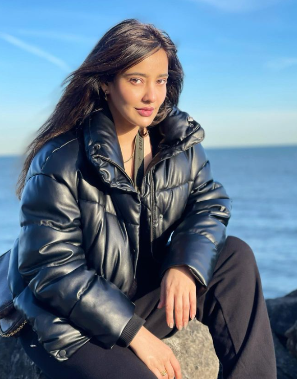 Neha Sharma biography in Hindi