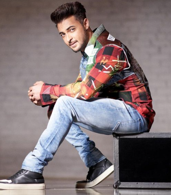 Aayush Sharma biography in Hindi