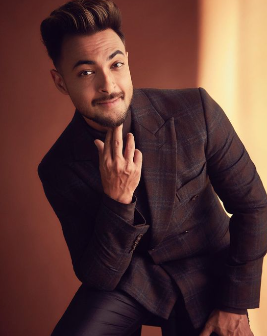 Aayush Sharma biography in Hindi