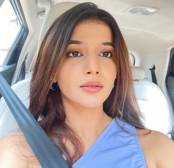 Samridhii shukla biography in Hindi 