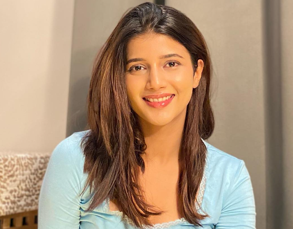 Samridhii shukla biography in Hindi 