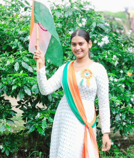 Shivani Kumari biography in Hindi, Net worth, Bigg Boss, age, news, Height, Income, YouTube, parents, village